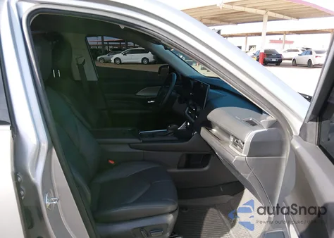 2024 Toyota Grand Highlander Xle z USA, uszkodzony, nr VIN 5TDAAAB53RS031964